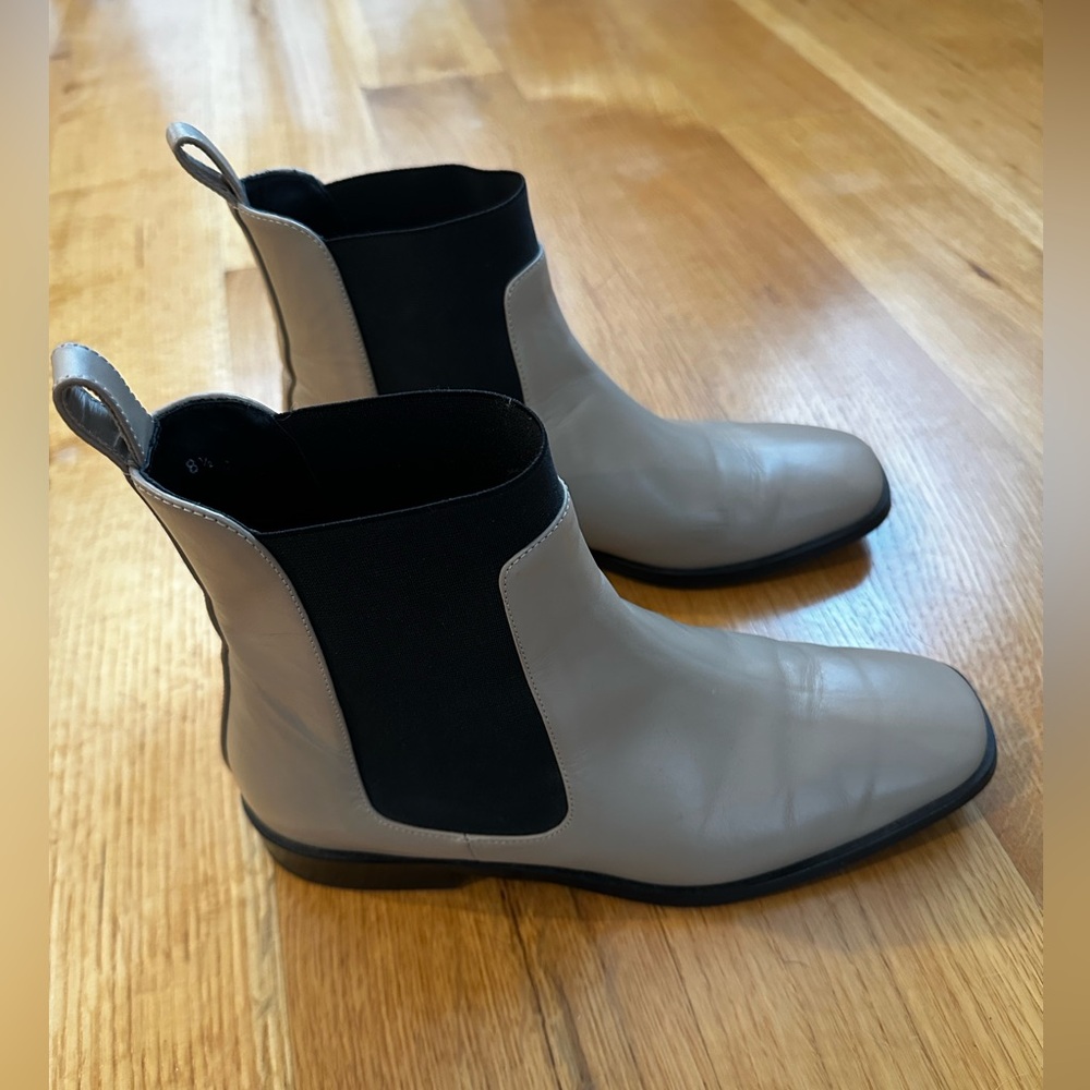 Everlane Two-Tone Chelsea Boots - Picture 3 of 10